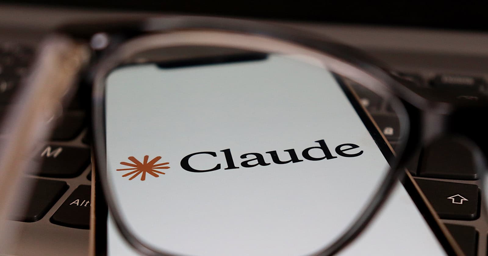 Claude ყველაზე სწრაფად მზარდი AI ტრაფიკის წყაროა ახალი მონაცემების მიხედვით