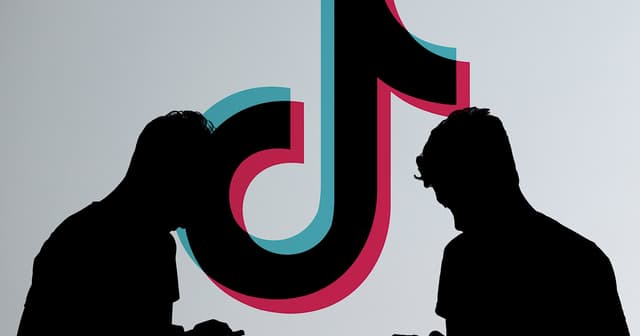TikTok-ი მაღალი რისკის თემებზე ორიენტირებულ ხელოვნური ინტელექტის სპამ-ანგარიშებს ებრძვის
