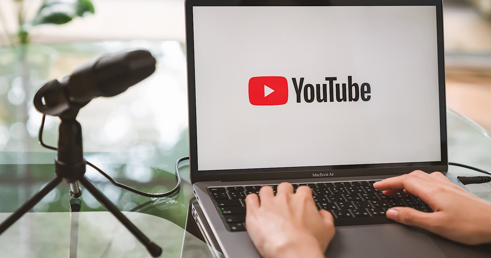 YouTube-მა Spotify-ს გადაასწრო და გაერთიანებულ სამეფოში პოდკასტების წამყვანი პლატფორმა გახდა
